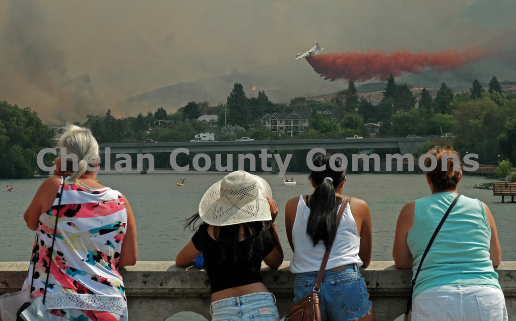 Onlookers Watch Fire Retardant Drop, by Jared Eygabroad | Capture Wenatchee