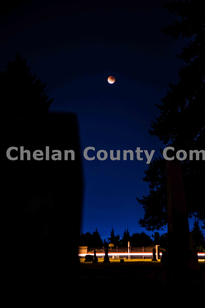 Blue Night Supermoon Eclipse, by Brian Mitchell | Capture Wenatchee