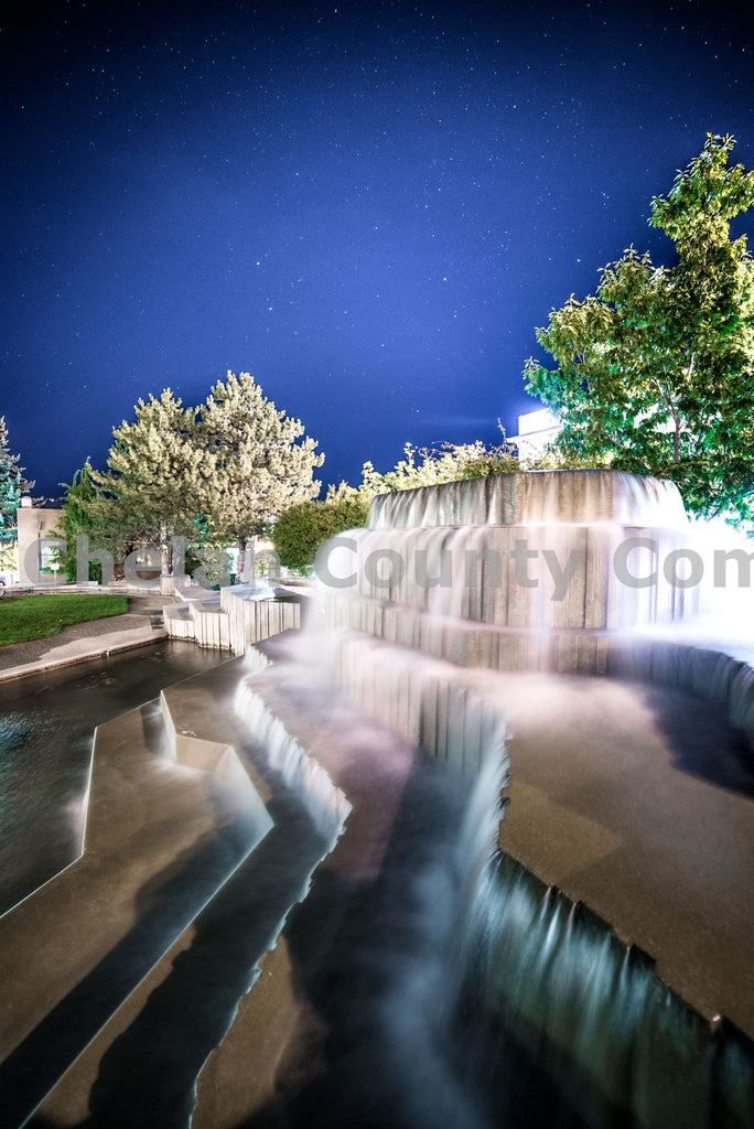Wenatchee Fountain Night Exposure, by Brian Mitchell | Capture Wenatchee