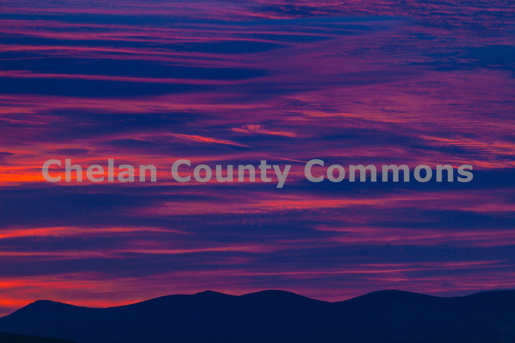 Purple Pink Sunrise Mountains, by Travis Knoop | Capture Wenatchee