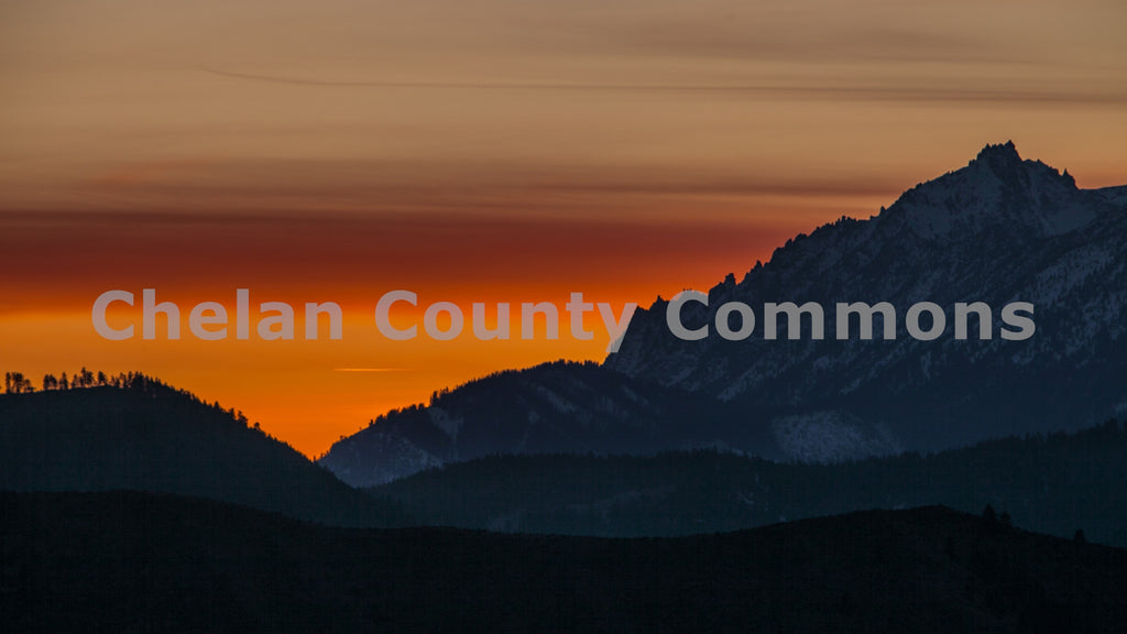 Sunset Over Wenatchee, by Travis Knoop | Capture Wenatchee