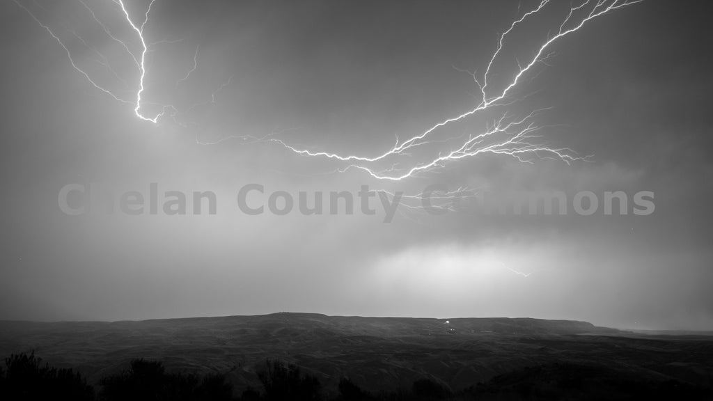 Lightning Over Wenatchee, by Travis Knoop | Capture Wenatchee