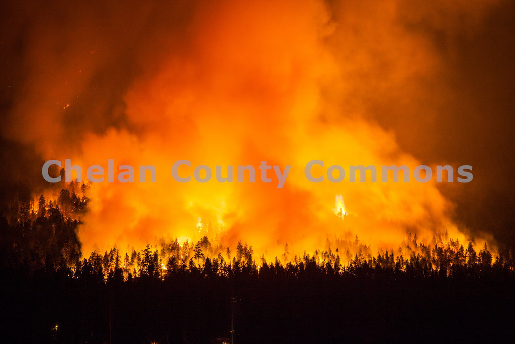 First Creek Fire Plume, by Travis Knoop | Capture Wenatchee