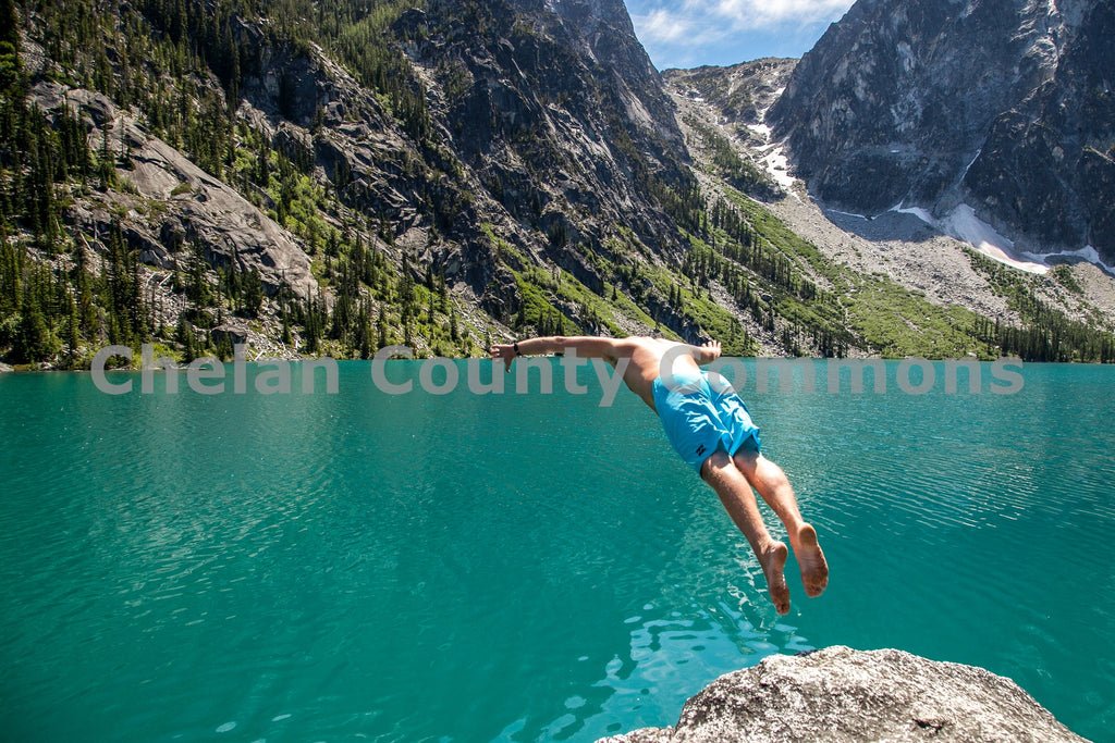 Diving into Colchuck Lake, by Travis Knoop | Capture Wenatchee