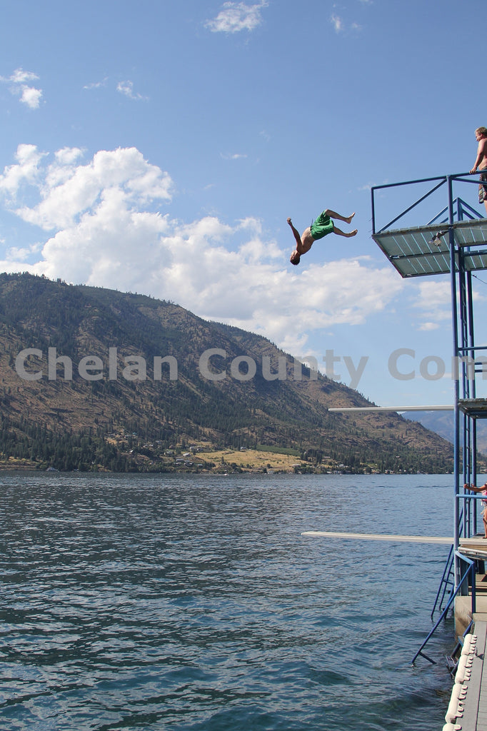 Backflipping Into Lake Chelan, by Travis Knoop | Capture Wenatchee